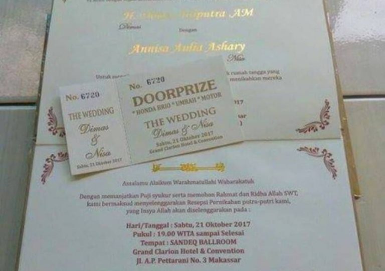 Amazing Dalam undangan pernikahan ini terselip kupon doorprize yang hadiahnya bikin ngiler min 2
