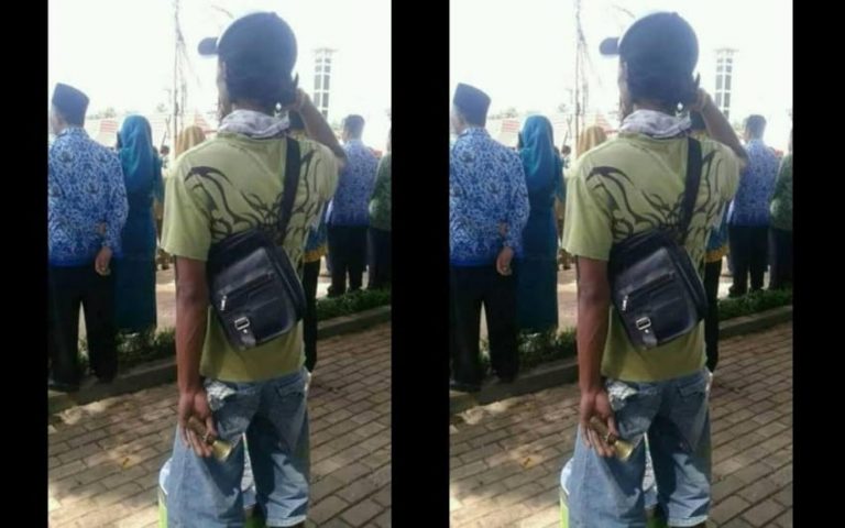 Dagang es saat upacara Sumpah Pemuda yang dilakukan pria ini bikin netizen acungkan jempol min