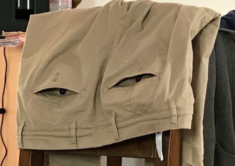 Gara gara saku dan kancingnya mirip sosok antagonis di sinetron celana warna coklat ini mendadak viral min 2