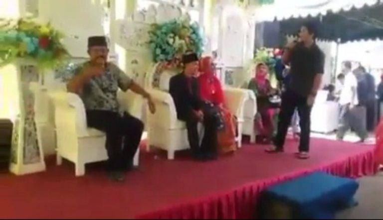 Nyeseknya tuh disini Nyanyi di nikahan mantan pria ini alami yang namanya sakit tapi tak berdarah 1