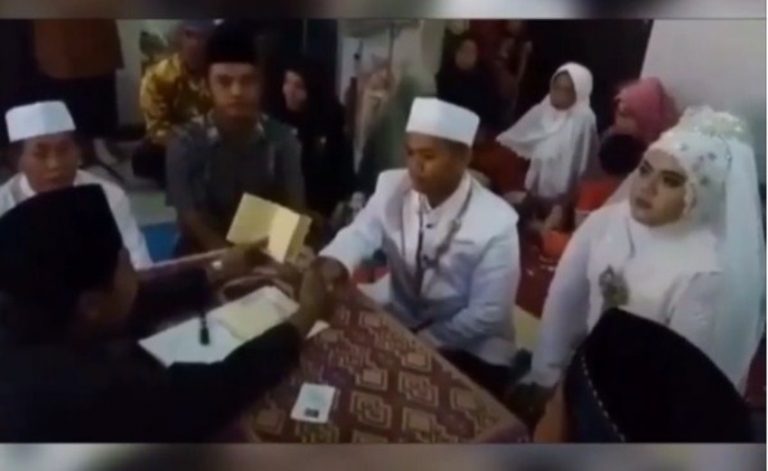 Terkocak Saking senangnya usai berhasil ucapkan ijab kabul mempelai pria lakukan hal mengejutkan 8