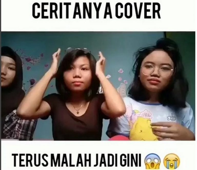 Bukannya sempurna sesi karaoke tiga gadis ini jadi kacau gara gara ayam piaraan