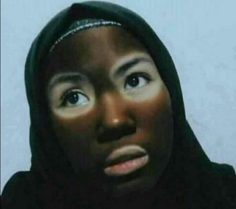 Dikira masker lumpur ternyata henna wanita ini bingung gimana cara ngilangin cat kuku di wajahnya