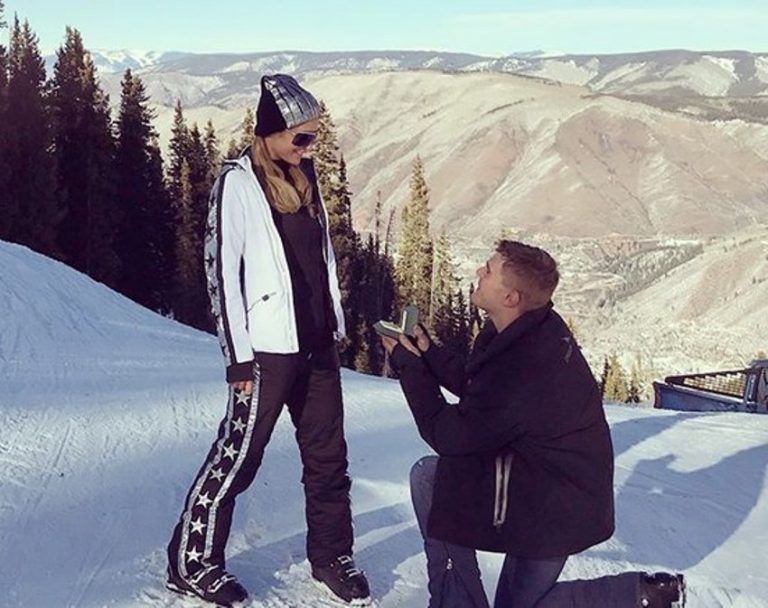2 tahun menjalin cinta Paris Hilton dan Chris Zylka resmi tunangan