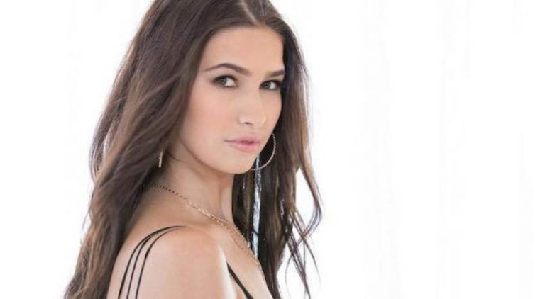 Bintang film dewasa Olivia Nova ditemukan meninggal di rumahnya