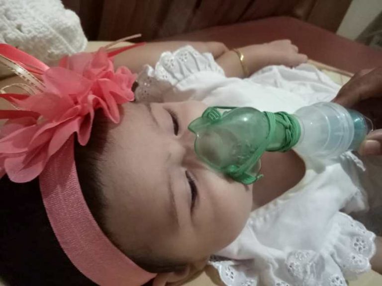Diduga karena asap rokok dan debu bayi 3 bulan harus 6 kali fisioterapi lantaran terkena ISPA