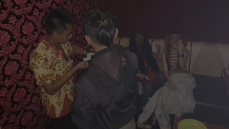 Heboh pemandu karaoke dikira hantu ternyata aslinya seperti ini bikin ngakak