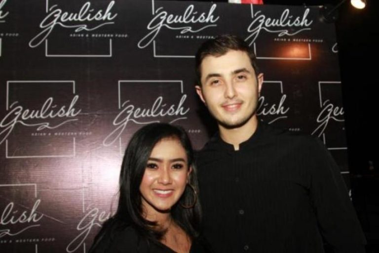 Hubungannya kandas pedangdut Cita Citata saling sindir dengan mantan bulenya di Instagram