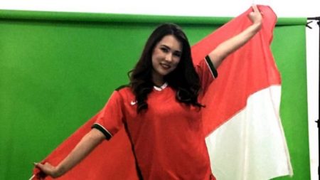 Pakai jersey Timnas pose menggoda Maria Ozawa bikin heboh netizen