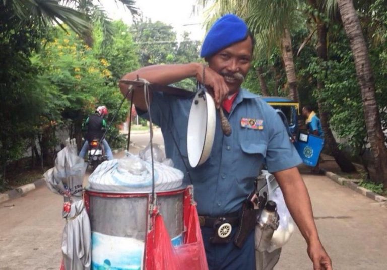 Penjual Kembang Tahu