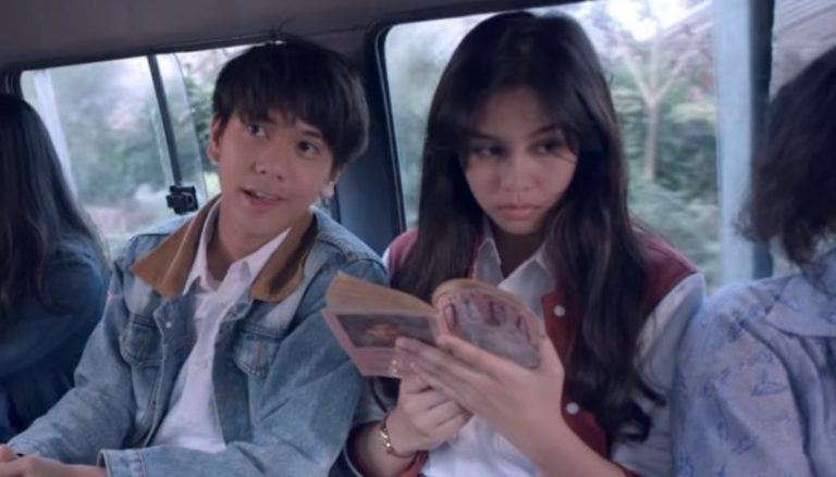 Rilis hari ini di bioskop film Dilan 1990 siap bikin penggemarnya baper