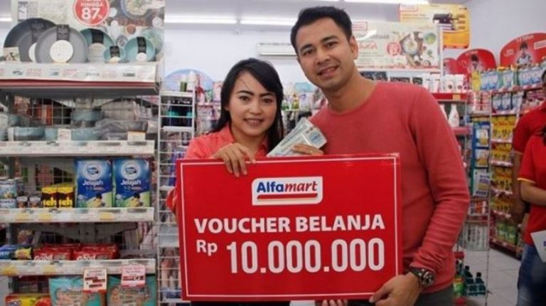 Sosoknya viral karena curhatan melasnya Mpok Alpa dapat hadiah voucher belanja dan ketemu Raffi Ahmad