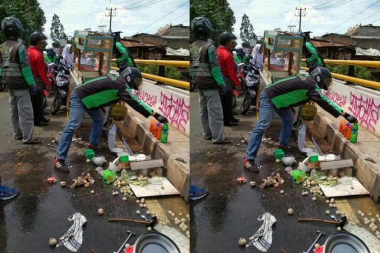 Timbulkan kekacauan di jalan raya sejumlah pelajar ini tabrak pedagang kaki lima