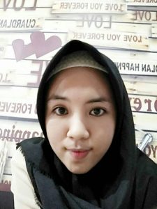 Sempat viral karena pakai masker yang ternyata hena, begini wajah asli wanita itu, cantiknya bukan main