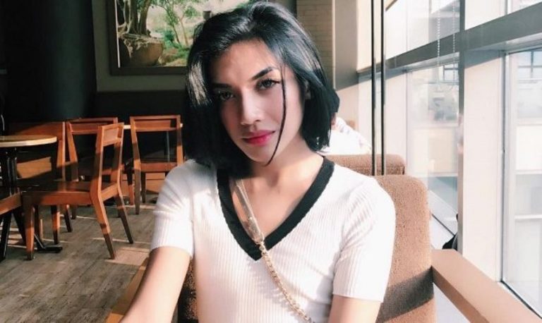 Ayahnya meninggal dunia Millendaru tak kuasa menahan air mata kesedihannya
