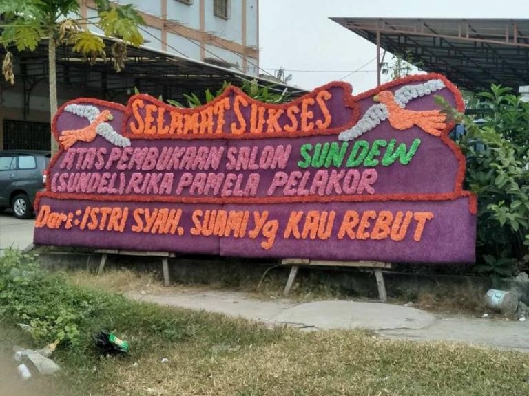 Beredar foto karangan bunga untuk pelakor di medsos dari istri syah suami yang kau rebut