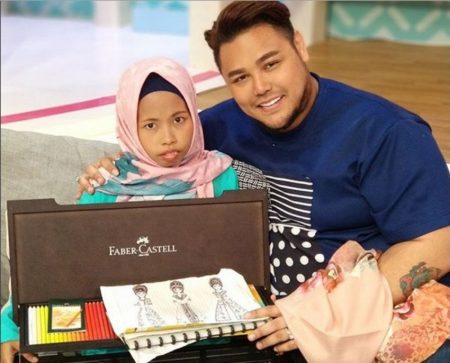 Bertemu idola gadis penyandang tunagrahita desain lima seri hijab untuk Ivan Gunawan