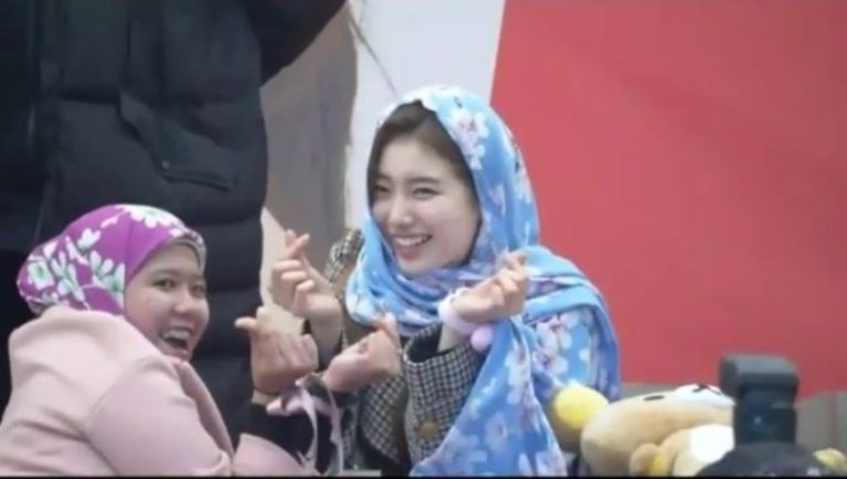 Bikin meleleh cantiknya Bae Suzy pakai kerudung pemberian fans asal Indonesia