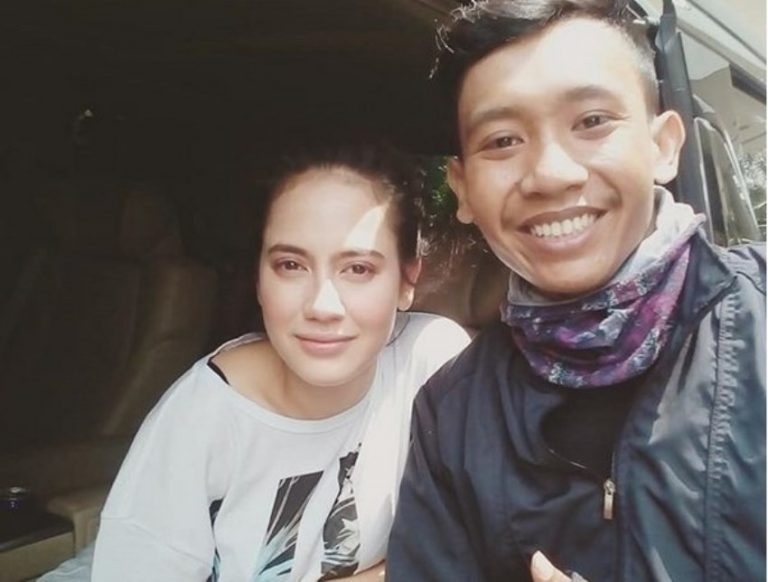 Dapat orderan dari Pevita Pearce kisah driver ojol di Surabaya ini kocah abis menang banyak lu bro