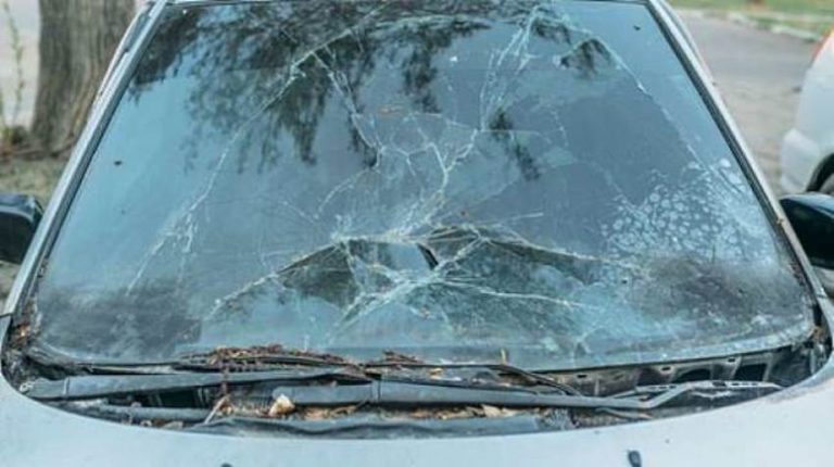Mengaku dapat bisikan gaib oknum polisi rusak satu unit ambulance dan mobil warga