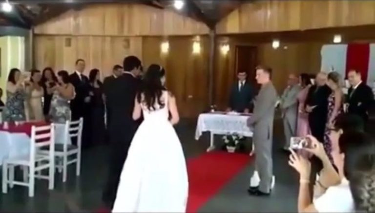 Musik pengiring pernikahan ini tiba tiba berganti suara jeritan wanita buat tamu bingung