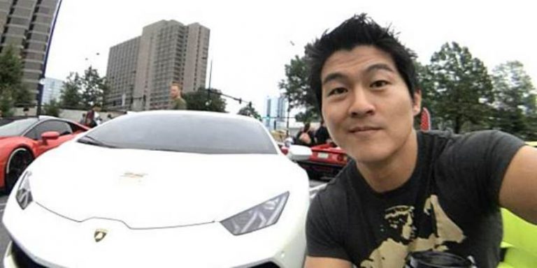 Pertama kali terjadi pria ini beli mobil Lamborghini tunai menggunakan uang koin