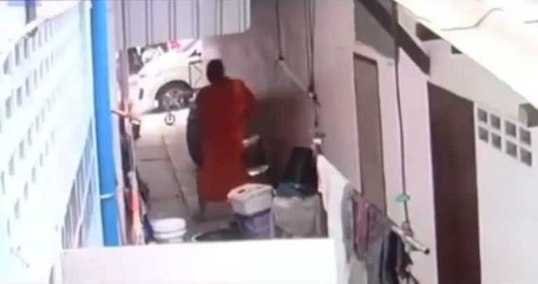 Terekam CCTV curi pakaian dalam wanita biksu ini diusir dari kuilnya