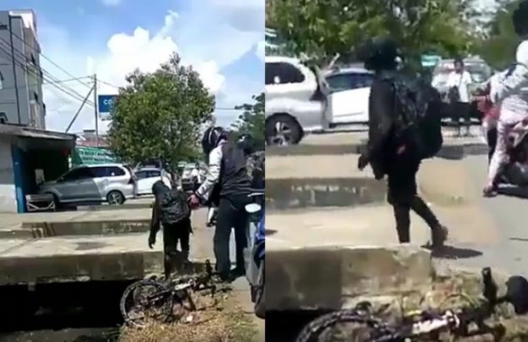 Nyungsep di got sekujur tubuh bocah ini jadi hitam pengen ketawa tapi kasihan