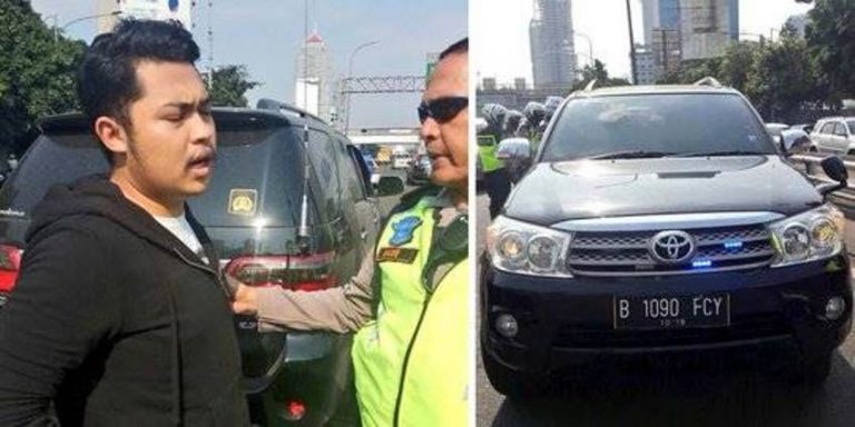 Ogah antre di Tol pengemudi Fortuner ini todongkan pistol dari balik jendela
