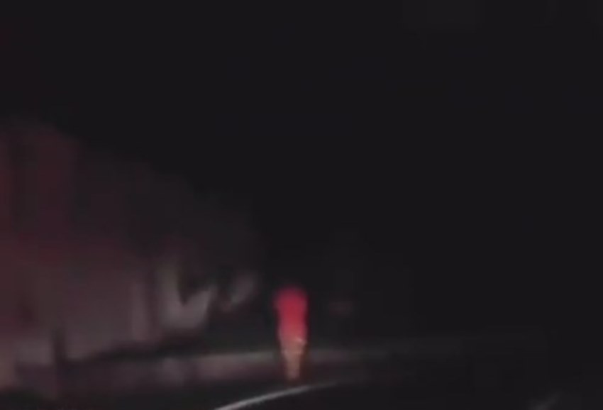 Rekam perjalanan tengah malam, pengemudi ini dibikin merinding dengan sosok berkebaya merah, horor mbah!