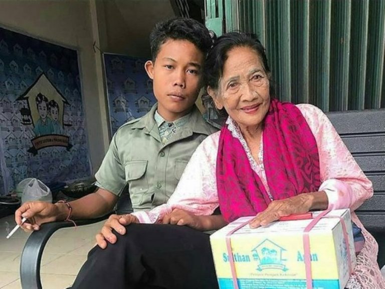 Sempat heboh karena menikahi wanita 71 tahun penampilan Selamet kini bikin netizen debat
