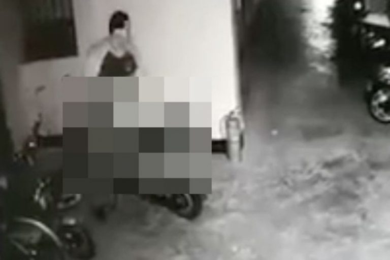Tunjukan gelagat aneh pria ini tertangkap CCTV bercinta dengan sepeda motor apa cewek sudah tiada