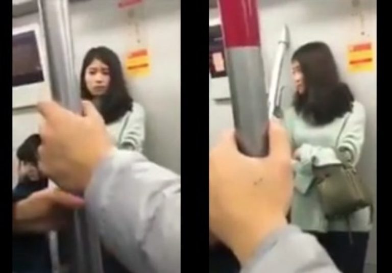 Video saling genggam tangan di kereta ini bikin baper ekpresi mbak di depannya kaya gak rela