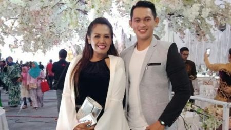 Beredar video Ely Sugigi dan Irfan Sbaztian di kamar hotel netizen heboh