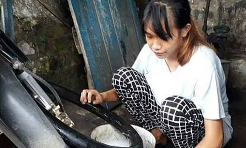 Muda dan cantik, gadis tukang tambal ban asal Garut ini viral di medsos