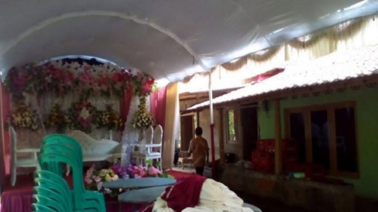 Pengantin wanita keracunan jamu resepsi pernikahan pasangan ini gagal dilaksanakan