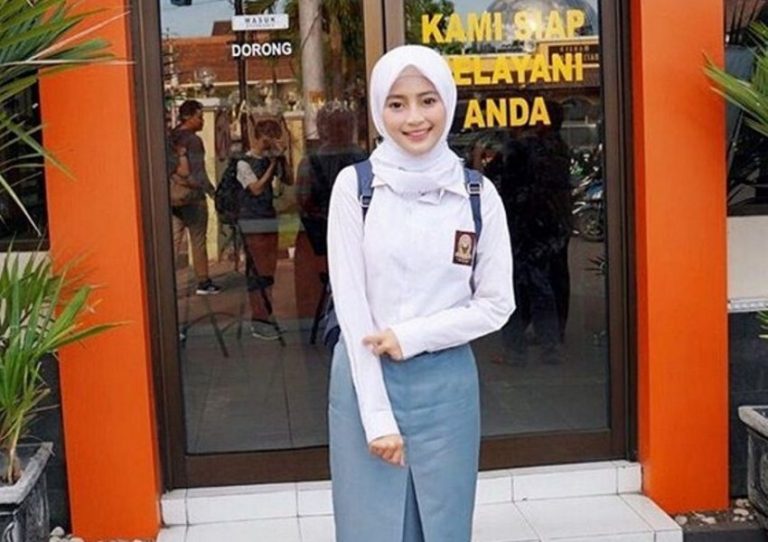 Ucapkan semangat UNBK sosok gadis cantik berseragam SMA ini ternyata