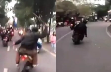 Viral video geng motor di Bandung acungkan pedang saat berkendara di jalan aksinya bikin pengendara lain resah