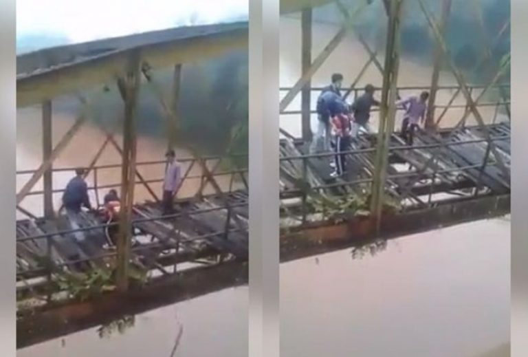 Nekat selfie di jembatan rusak remaja ini hampir jatuh ke sungai proses penyelamatan bikin geram