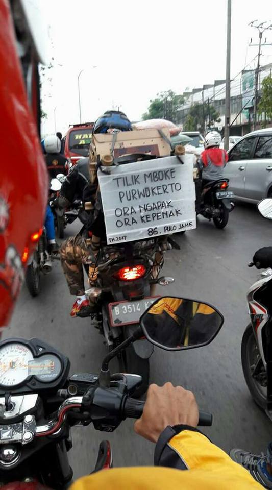 17 Meme tulisan lucu di motor pemudik, asli kreatif dan bikin ngakak!