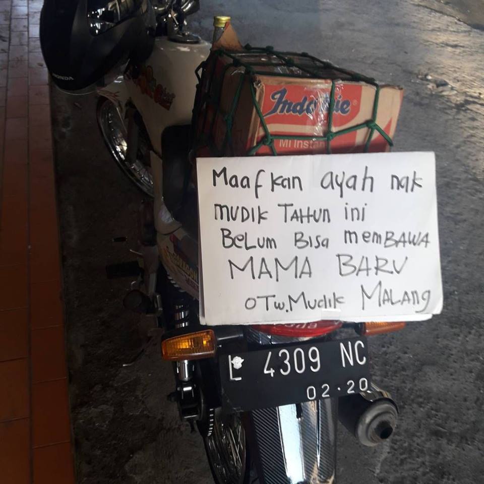 17 Meme tulisan lucu di motor pemudik, asli kreatif dan bikin ngakak!