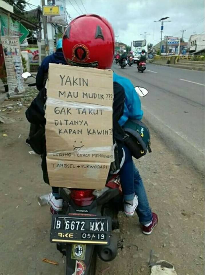 17 Meme tulisan lucu di motor pemudik, asli kreatif dan bikin ngakak!