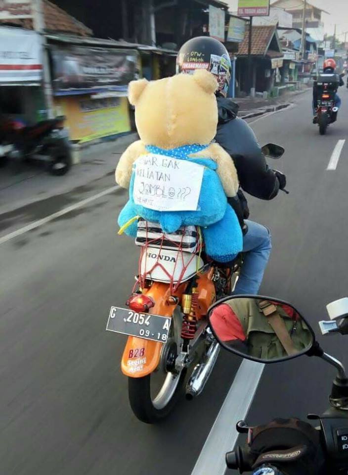 17 Meme tulisan lucu di motor pemudik, asli kreatif dan bikin ngakak!