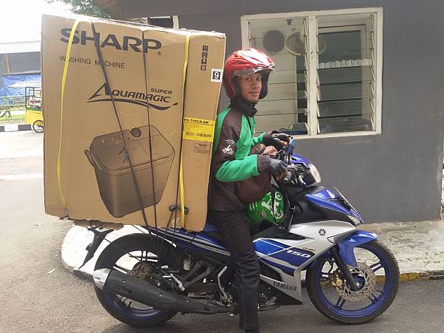 Momen perjuangan driver ojek online angkut barang ini menunjukan bahwa hidup itu penuh perjuangan