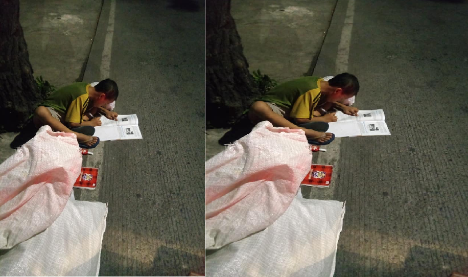 Potret menyedihkan pendidikan di Indonesia, seorang bocah laki-laki kerjakan PR di pinggir jalan