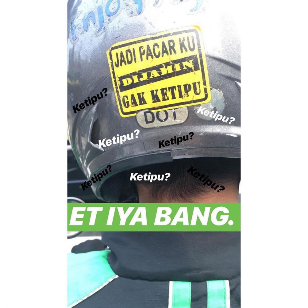 10 Helm kreasi driver ojek online anti mainstream yang bikin penumpang ketawa ngakak