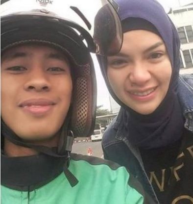 Bikin ngiri, ini dia 10 driver ojek online yang beruntung bisa ketemu dan foto bareng artis