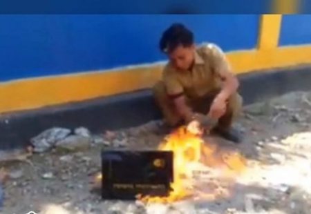 Video viral Gara gara tidak lulus CPNS guru honorer di Sulawesi Tenggara ini bakar ijazah asli S1 miliknya