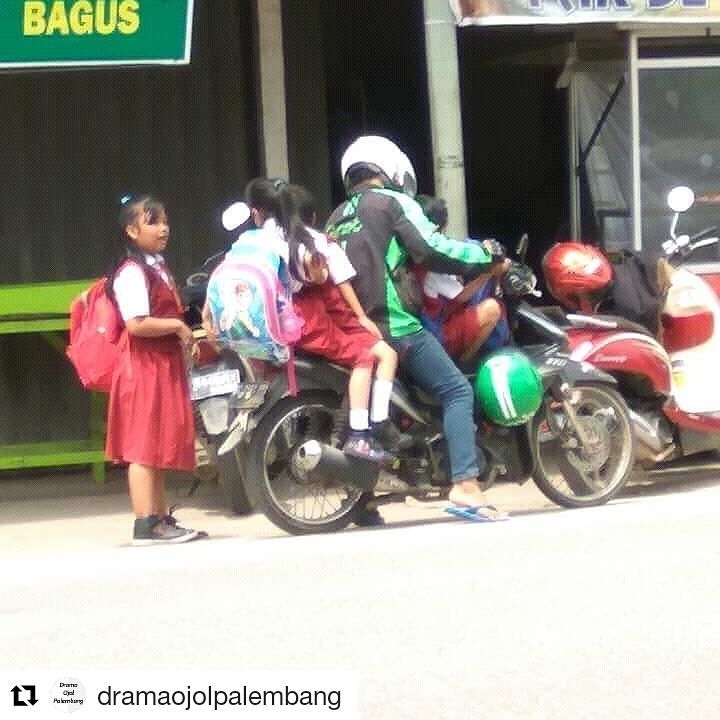 Momen kocak driver ojek online antar penumpangnya ini bikin ketawa ngakak