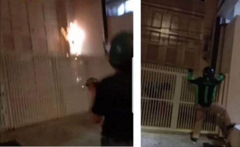 Driver ojek online ini padamkan amukan si jago merah yang hampir melalap rumah warga Aksinya viral di media sosial